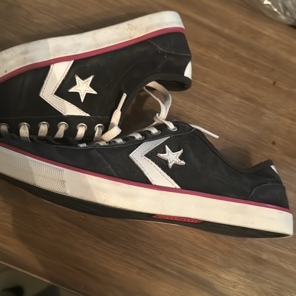 Women’s Size 8 suede like shoes. Retro look and in excellent used condition - Picture 5 of 7